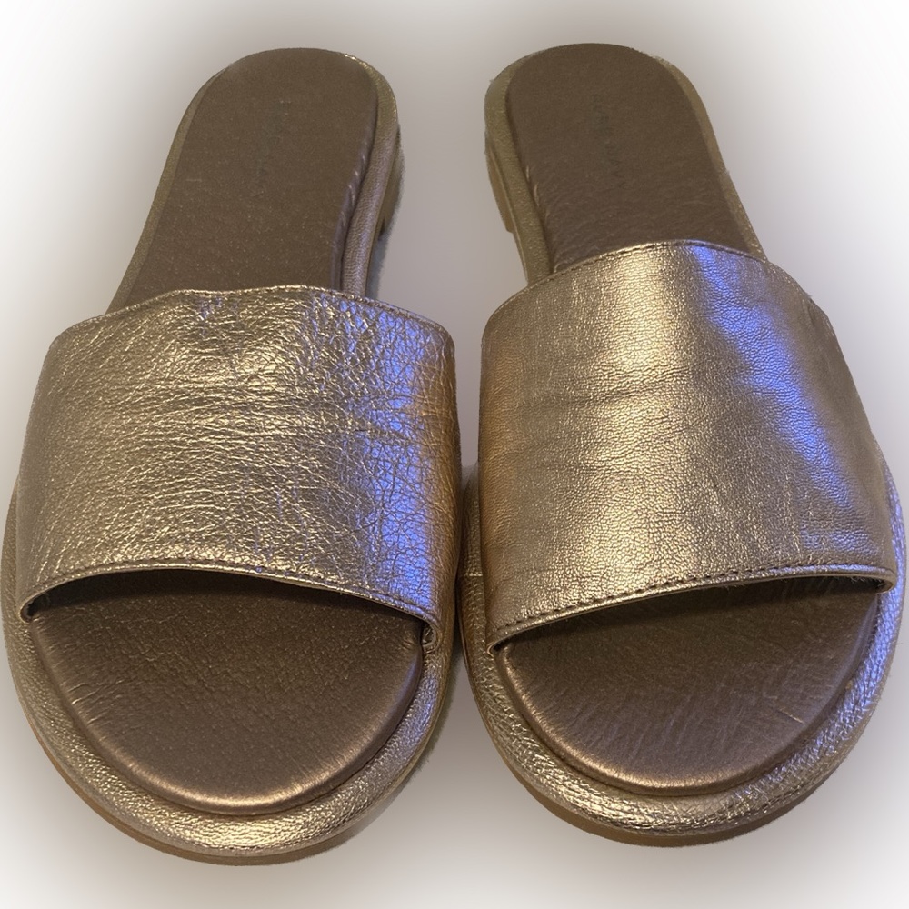 💴Sold💴 
Pure Navy Rose Gold Slides - Made in Spain - Size 6